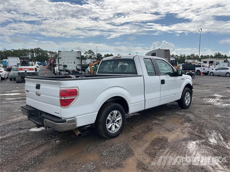 Ford F-150 XL 4x2 Extended Cab Pickup Ostalo