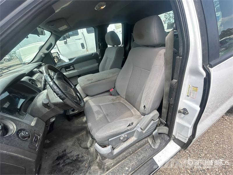 Ford F-150 XL 4x2 Extended Cab Pickup Andere Transporter