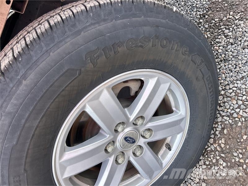 Ford F-150 XL 4x2 Extended Cab Pickup Інше