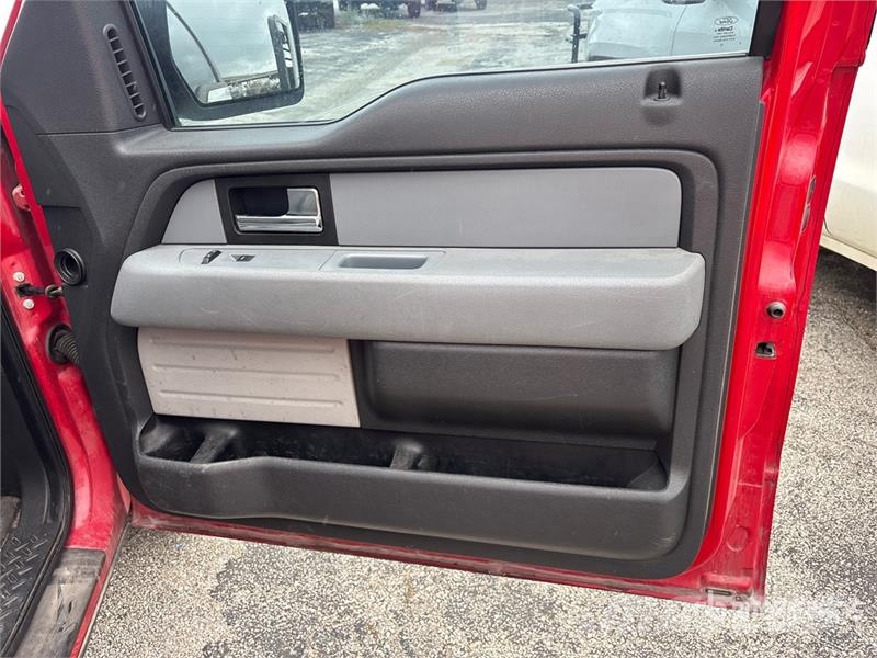 Ford F-150 XL 4x2 Extended Cab Pickup Egyéb