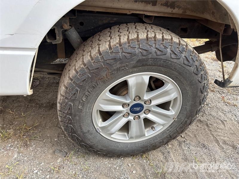 Ford F-150 XL 4x2 Extended Cab Pickup Ostalo