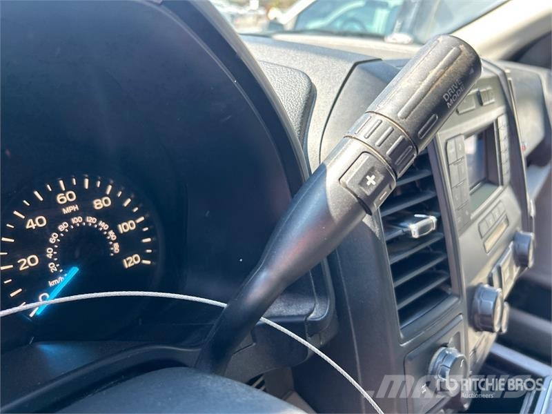 Ford F-150 XL 4x2 Extended Cab Pickup Outros