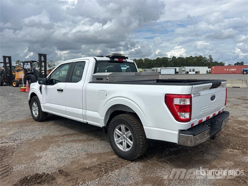 Ford F-150 XL 4x2 Extended Cab Pickup 其他