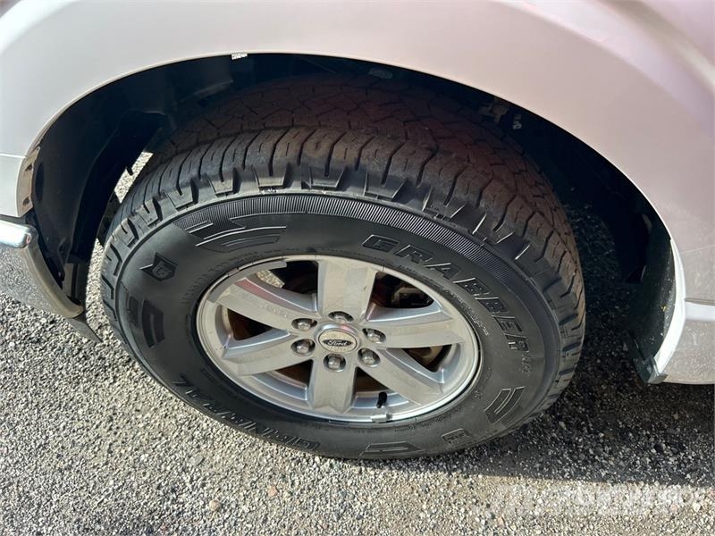 Ford F-150 XL 4x2 Extended Cab Pickup Iné