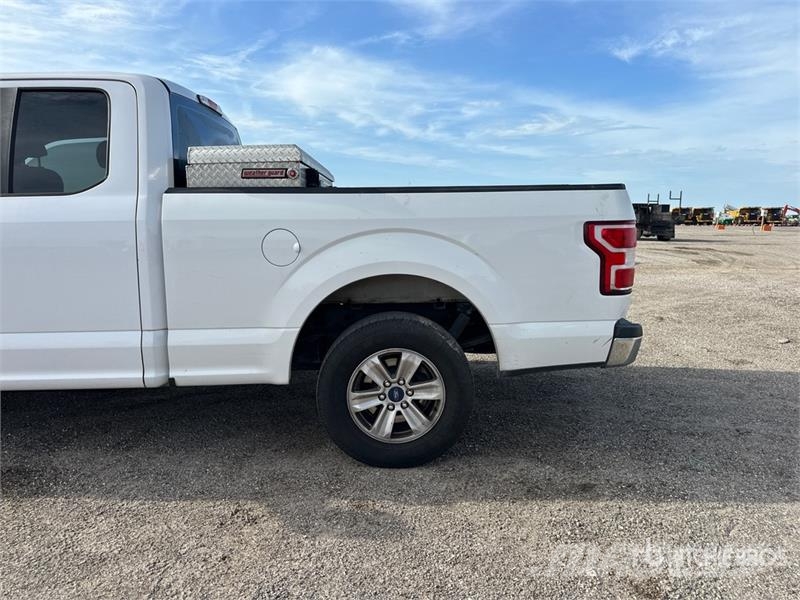 Ford F-150 XL 4x2 Extended Cab Pickup Egyéb