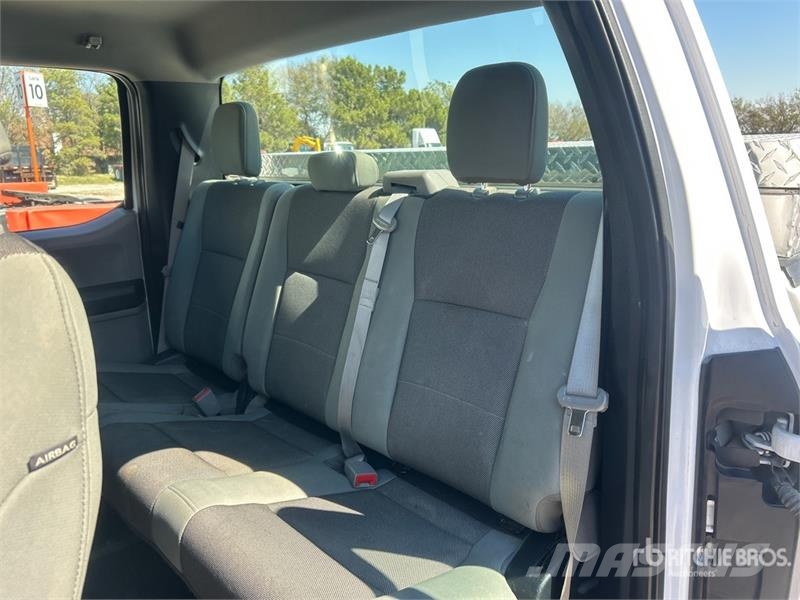 Ford F-150 XL 4x2 Extended Cab Pickup Muu