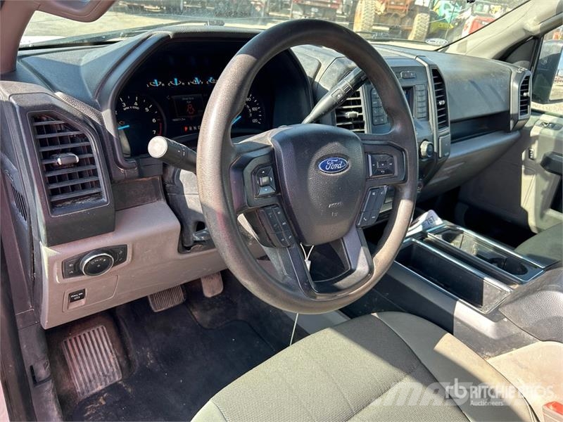Ford F-150 XL 4x2 Extended Cab Pickup その他
