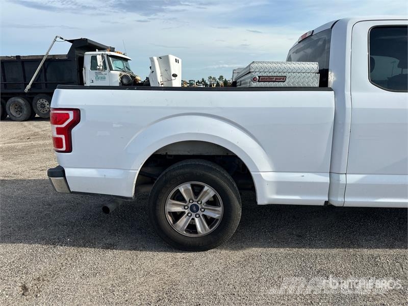 Ford F-150 XL 4x2 Extended Cab Pickup Egyéb