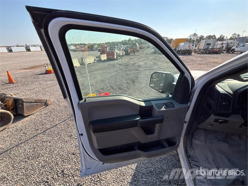 Ford F-150 XL 4x2 Pickup Furgoni altro