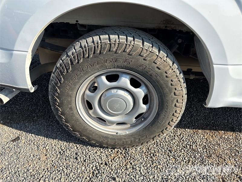 Ford F-150 XL 4x2 Pickup Furgoni altro