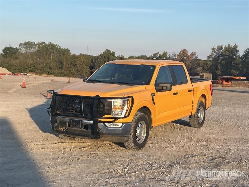 Ford F-150 XL 4x4 Crew Cab Pickup Diger
