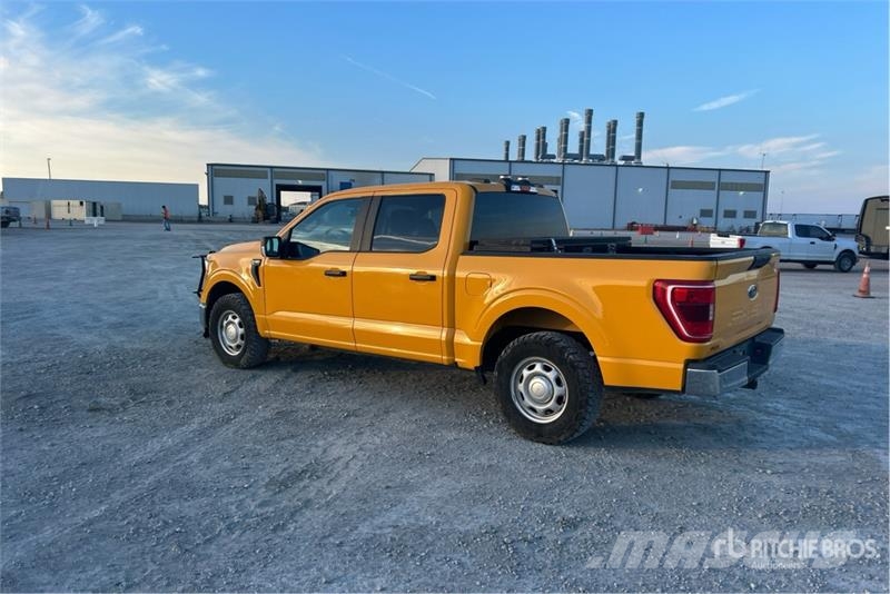 Ford F-150 XL 4x4 Crew Cab Pickup Diger