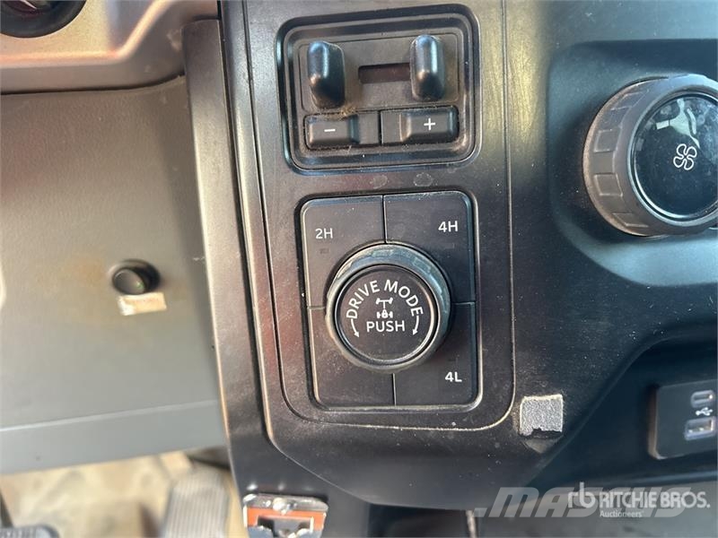 Ford F-150 XL 4x4 Crew Cab Pickup Diger