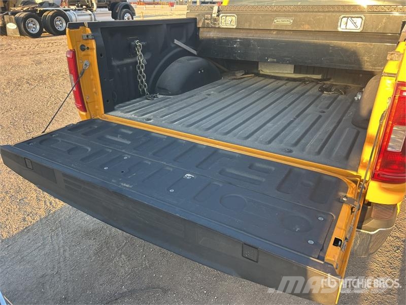 Ford F-150 XL 4x4 Crew Cab Pickup Diger