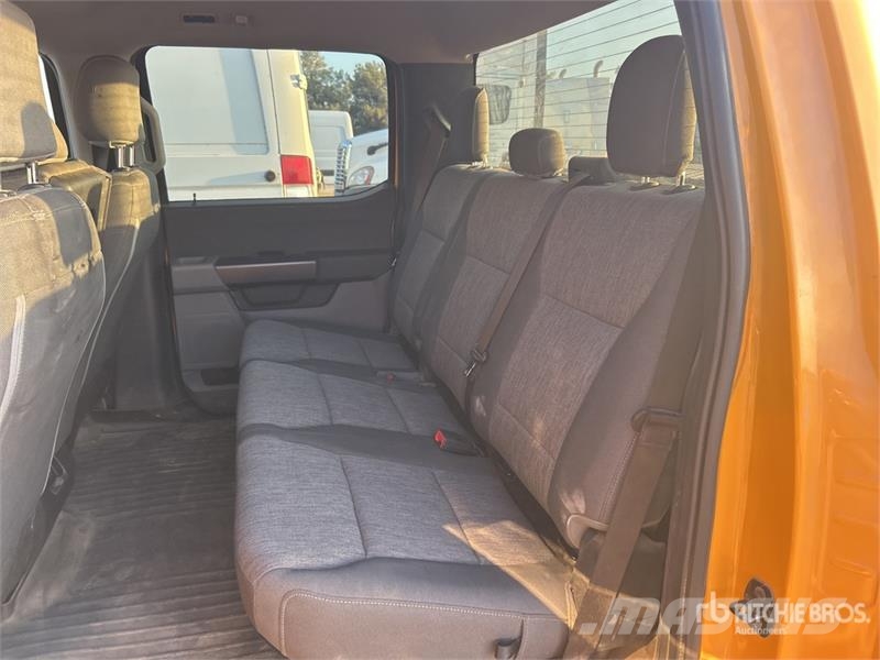 Ford F-150 XL 4x4 Crew Cab Pickup Diger