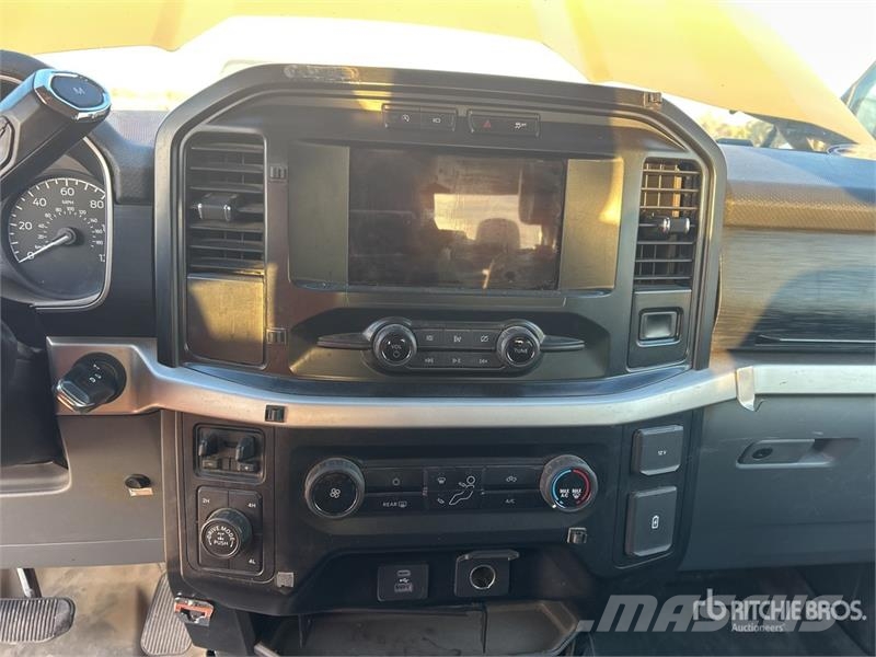 Ford F-150 XL 4x4 Crew Cab Pickup Diger