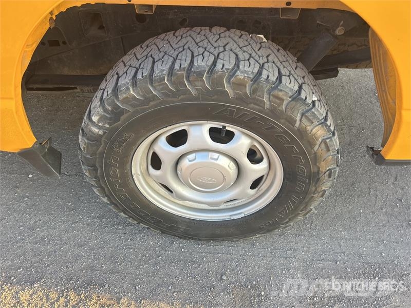 Ford F-150 XL 4x4 Crew Cab Pickup Diger