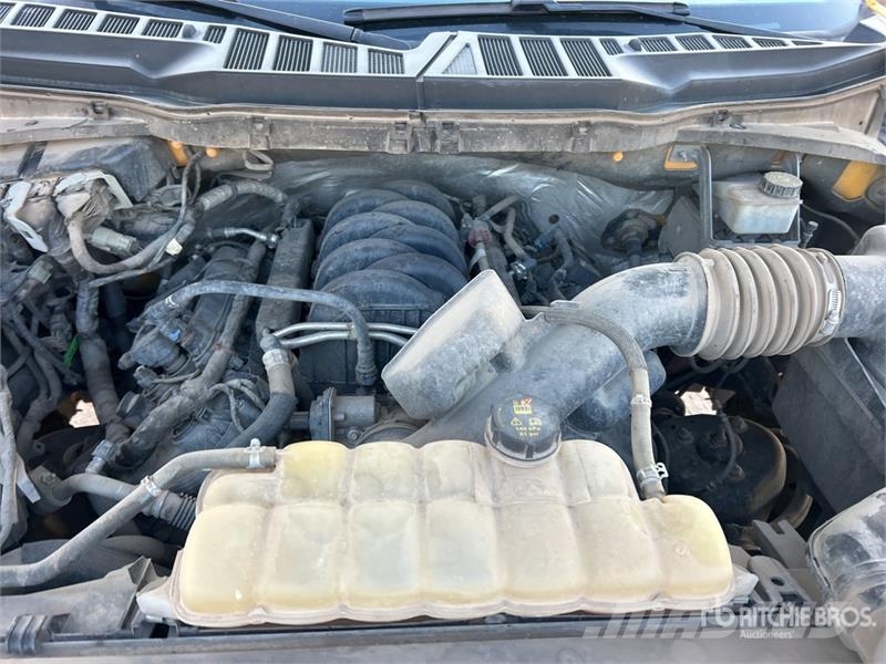 Ford F-150 XL 4x4 Crew Cab Pickup Diger
