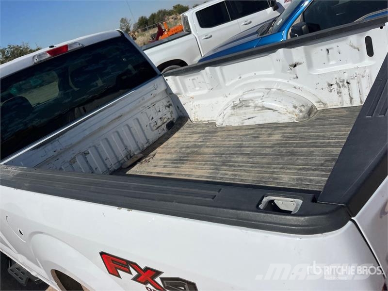 Ford F-150 XL 4x4 Extended Cab Pickup 其他