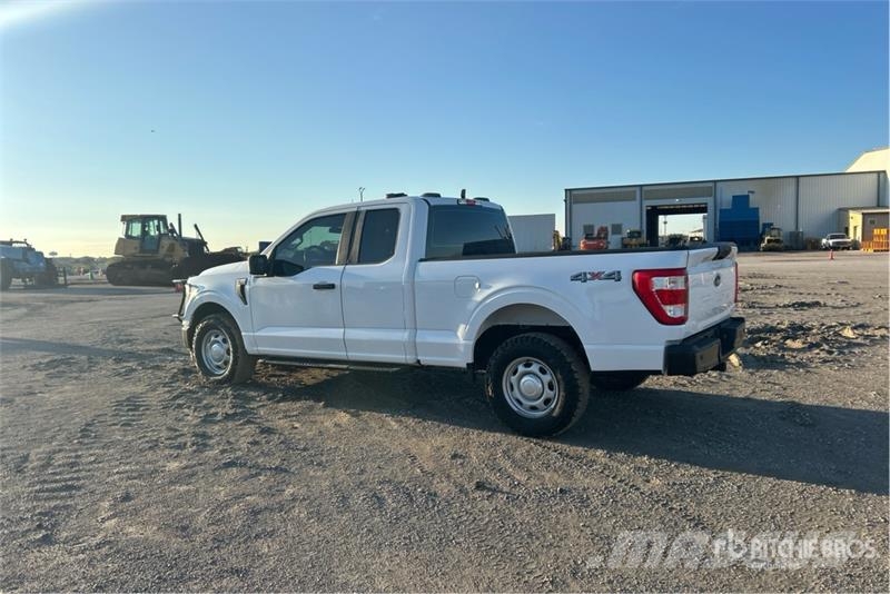 Ford F-150 XL 4x4 Extended Cab Pickup Drugi