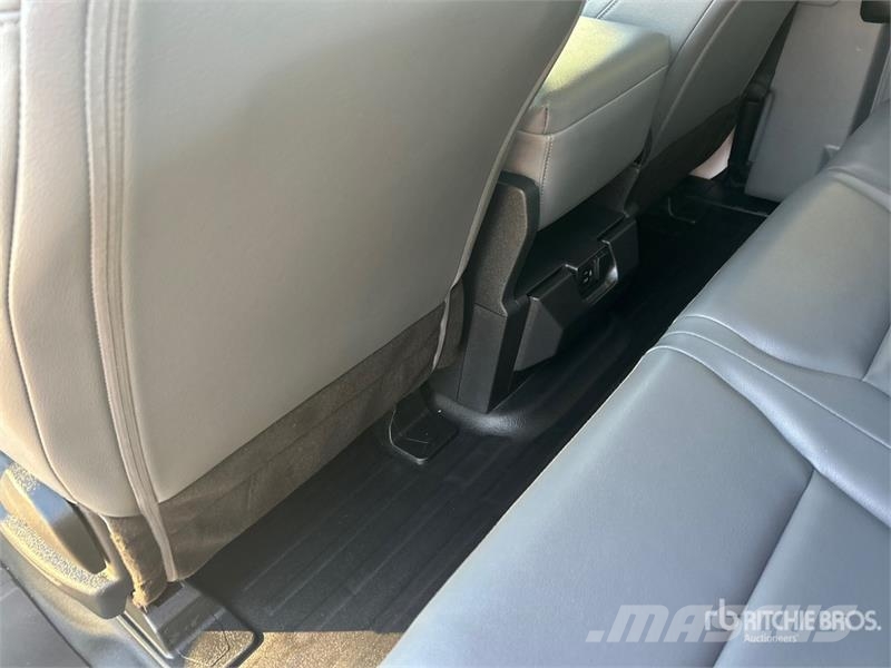 Ford F-150 XL 4x4 Extended Cab Pickup Drugi