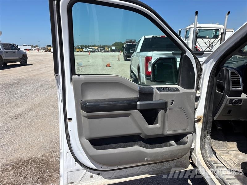 Ford F-150 XLT 4x2 Crew Cab Pickup 其他
