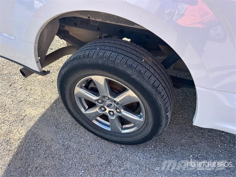 Ford F-150 XLT 4x2 Crew Cab Pickup Otros