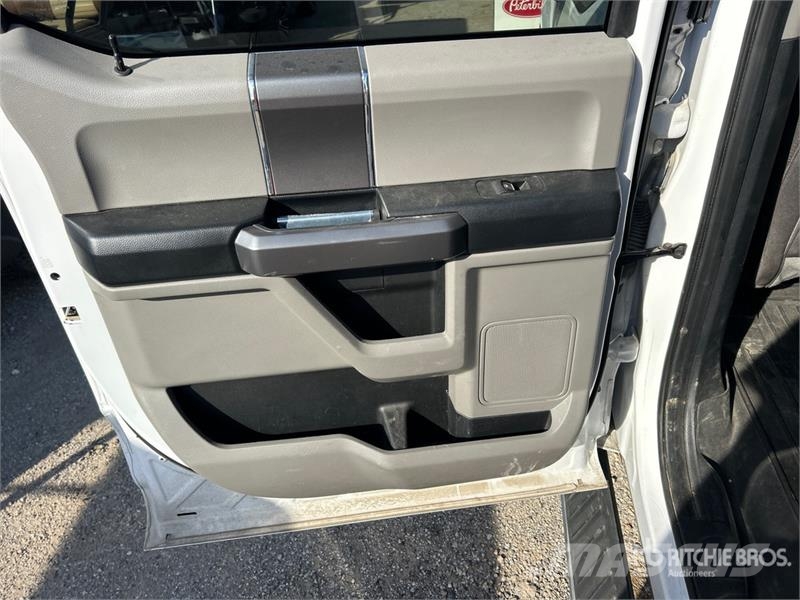 Ford F-150 XLT 4x2 Crew Cab Pickup Otros