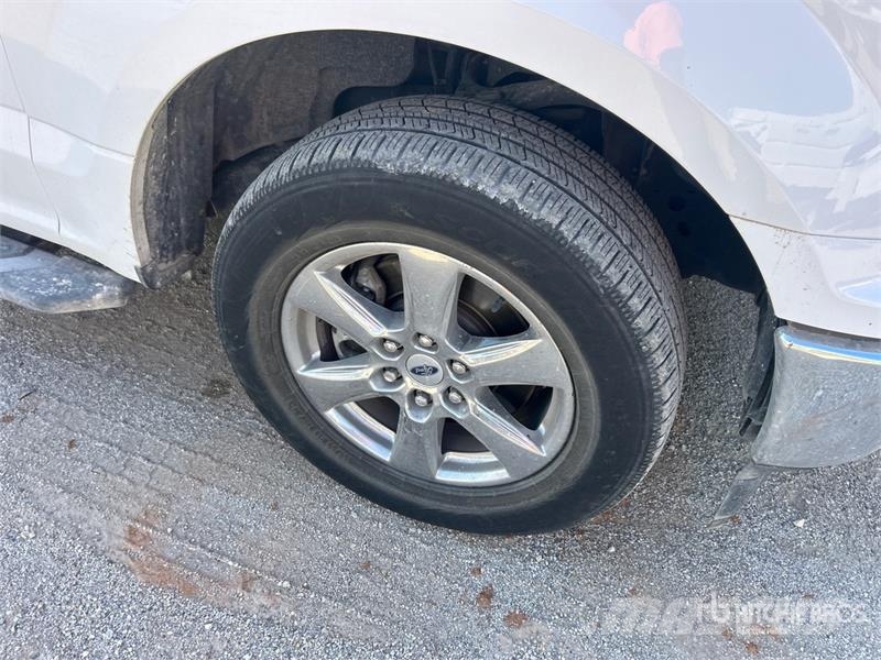 Ford F-150 XLT 4x2 Crew Cab Pickup Otros