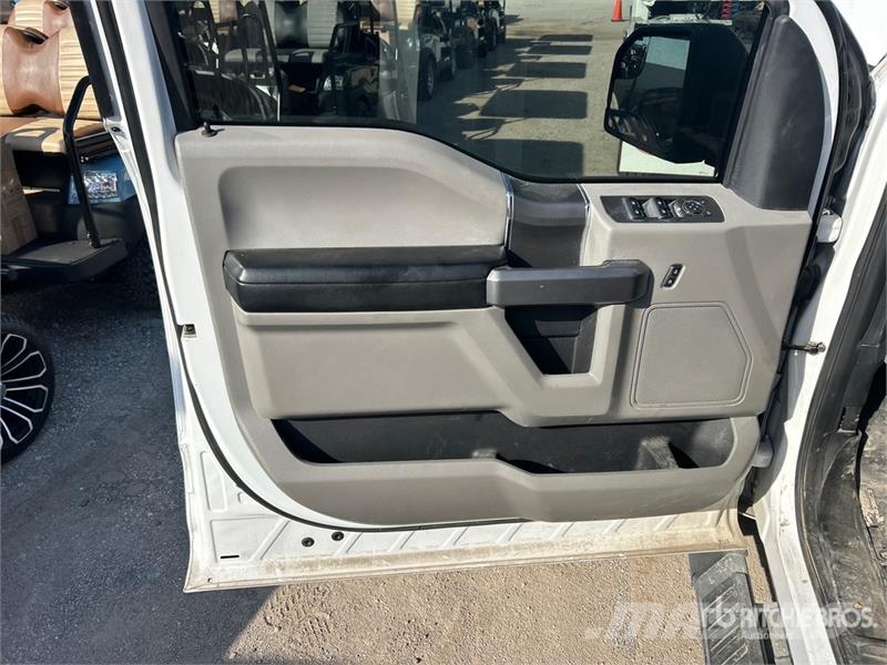 Ford F-150 XLT 4x2 Crew Cab Pickup Otros