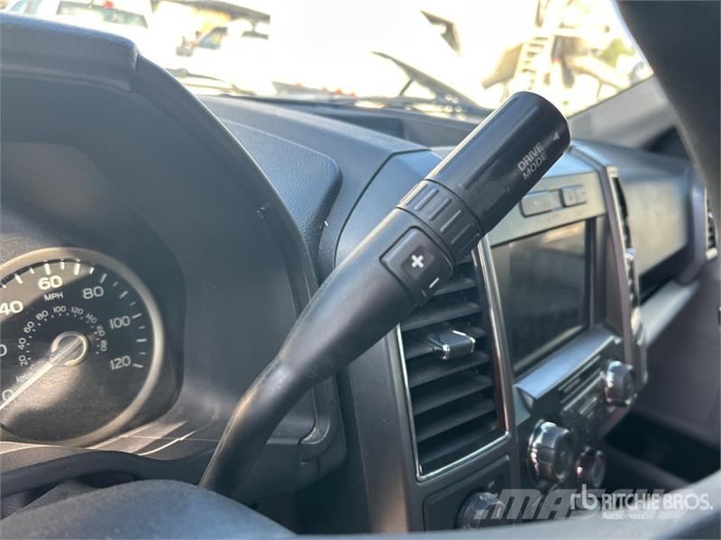 Ford F-150 XLT 4x2 Crew Cab Pickup Otros