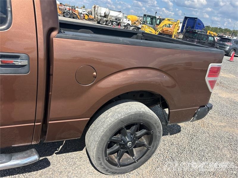 Ford F-150 XLT 4x2 Crew Cab Pickup Drugi