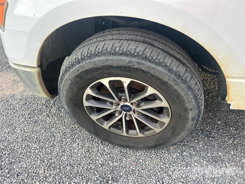 Ford F-150 XLT 4x2 Crew Cab Pickup 其他