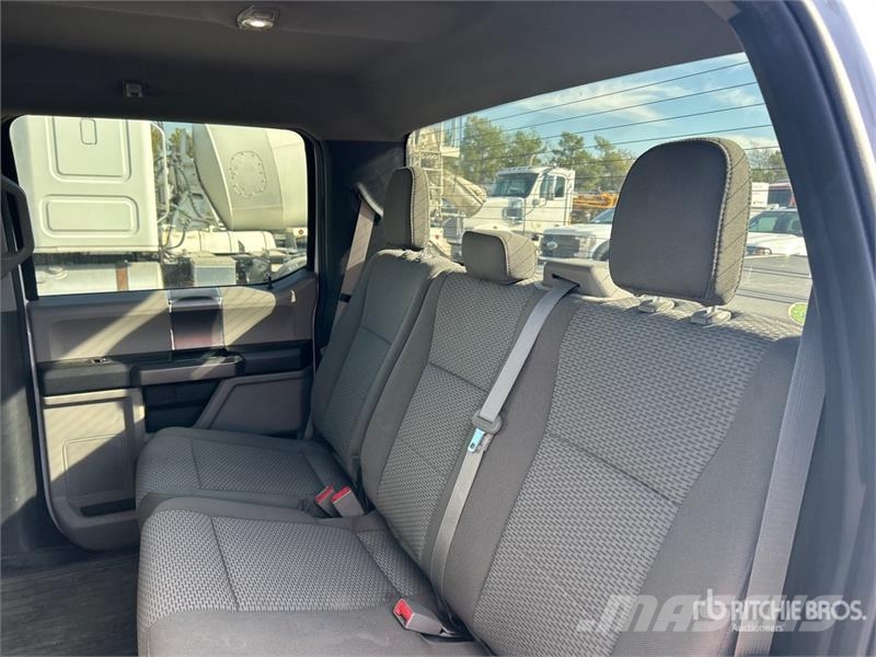 Ford F-150 XLT 4x2 Crew Cab Pickup Otros