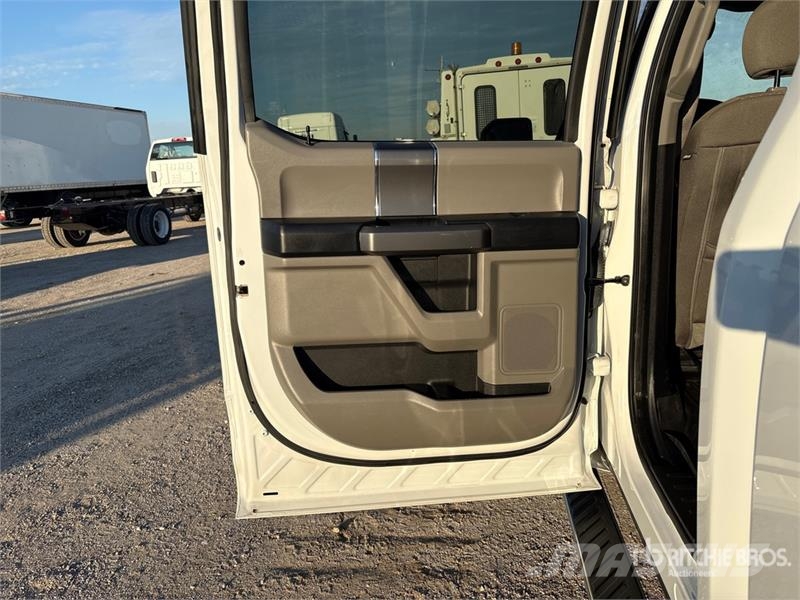 Ford F-150 XLT 4x2 Crew Cab Pickup Ostalo