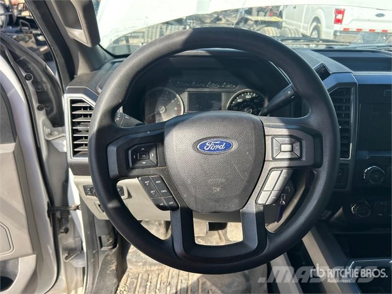 Ford F-150 XLT 4x2 Crew Cab Pickup Otros