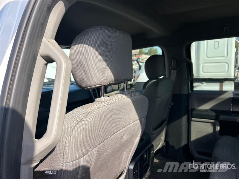 Ford F-150 XLT 4x2 Crew Cab Pickup Otros