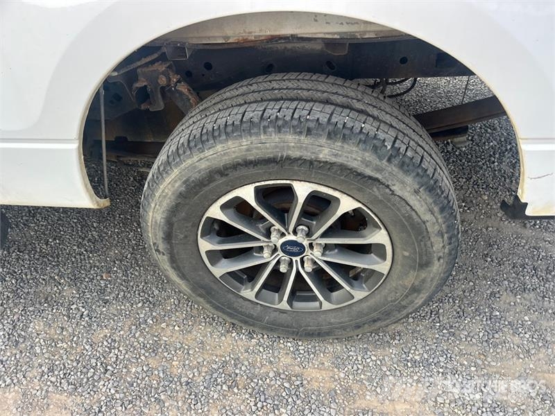 Ford F-150 XLT 4x2 Crew Cab Pickup 其他