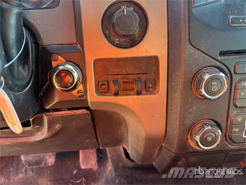 Ford F-150 XLT 4x2 Crew Cab Pickup 其他