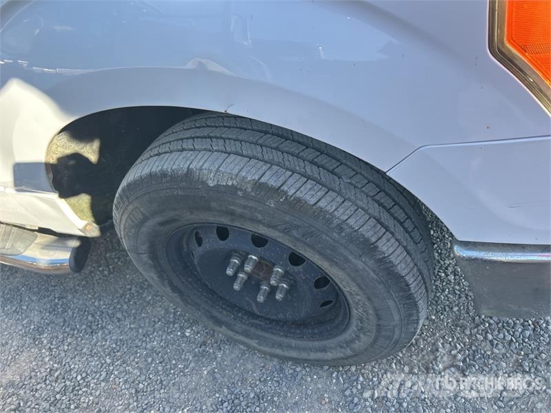 Ford F-150 XLT 4x2 Crew Cab Pickup 其他