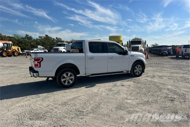 Ford F-150 XLT 4x2 Crew Cab Pickup Otros