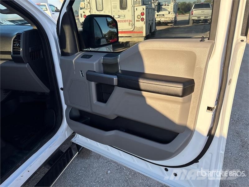 Ford F-150 XLT 4x2 Crew Cab Pickup Ostalo