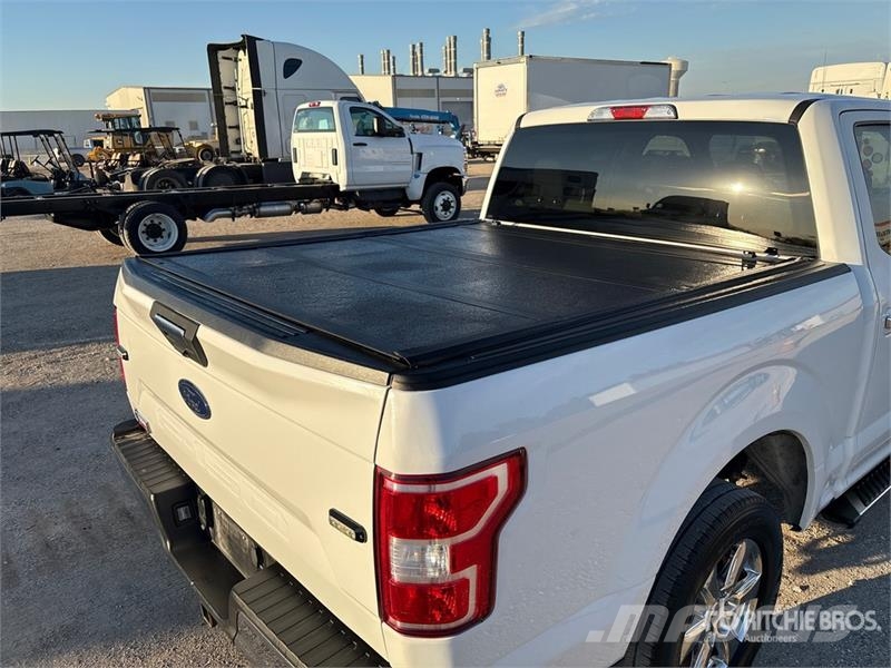 Ford F-150 XLT 4x2 Crew Cab Pickup Ostalo