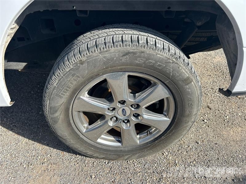 Ford F-150 XLT 4x2 Crew Cab Pickup Otros