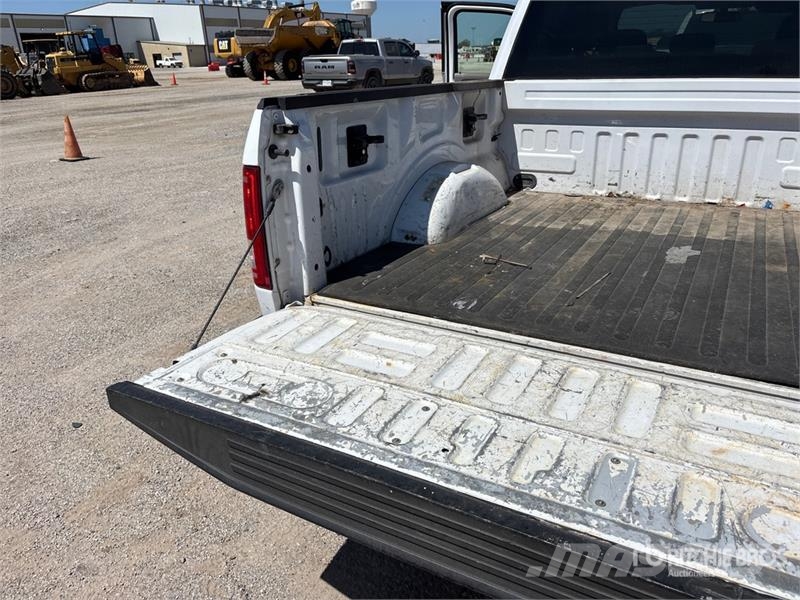 Ford F-150 XLT 4x2 Crew Cab Pickup 其他