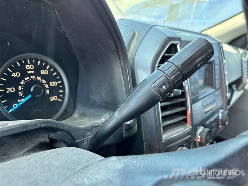 Ford F-150 XLT 4x2 Crew Cab Pickup 其他