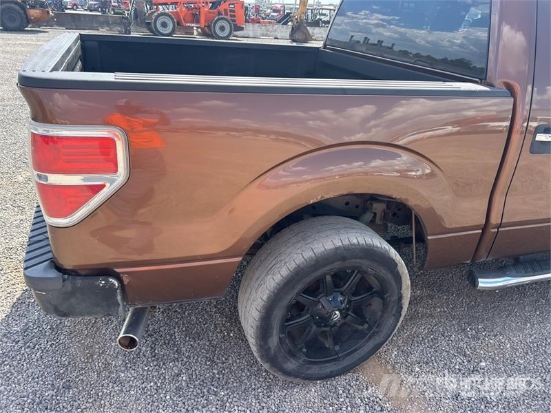 Ford F-150 XLT 4x2 Crew Cab Pickup Drugi