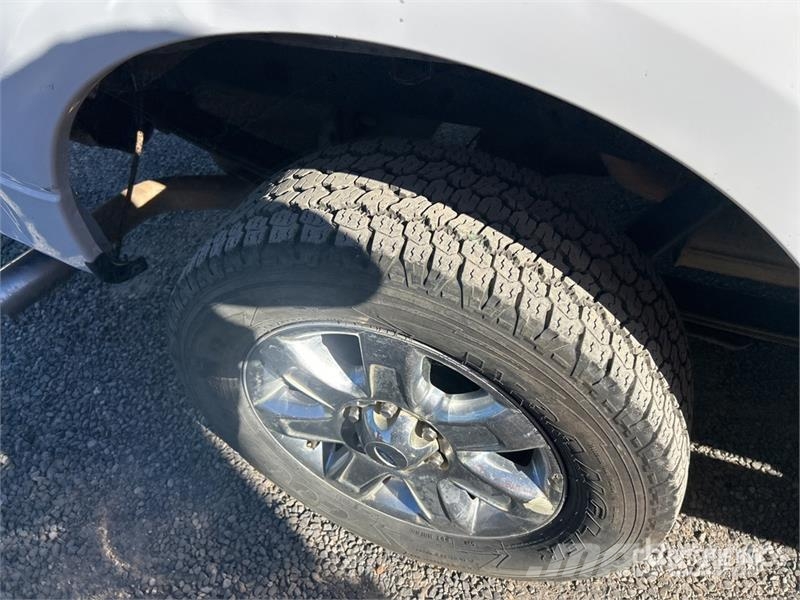 Ford F-150 XLT 4x2 Crew Cab Pickup 其他
