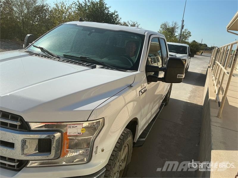 Ford F-150 XLT 4x4 Crew Cab Pickup Další