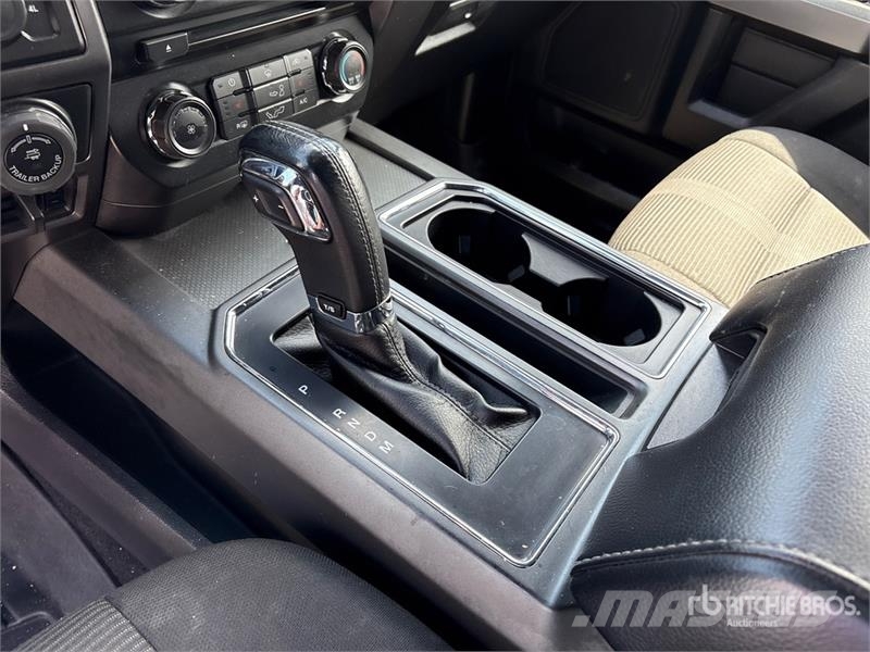 Ford F-150 XLT 4x4 Crew Cab Pickup その他